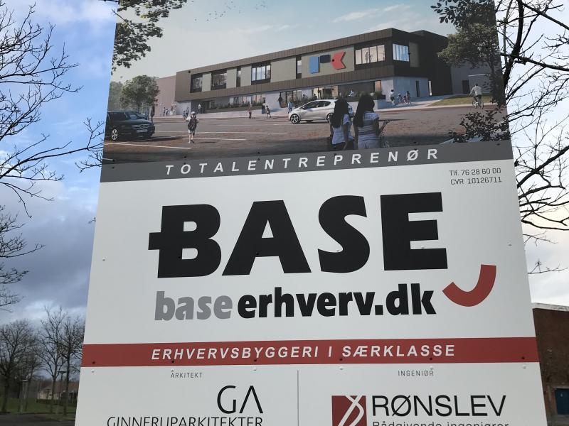 Byggepladsskilt for BASE Erhverv